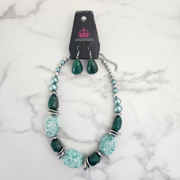 Paparazzi Teal & Turquoise Jewelry Set Necklace And Earrings - Picture 3 of 7